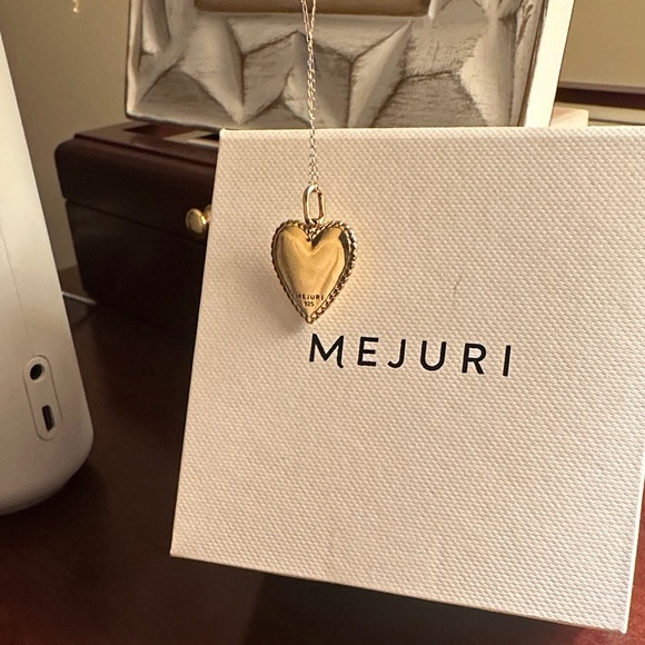 Mejuri Gold Heart Pendant - Picture 8 of 9